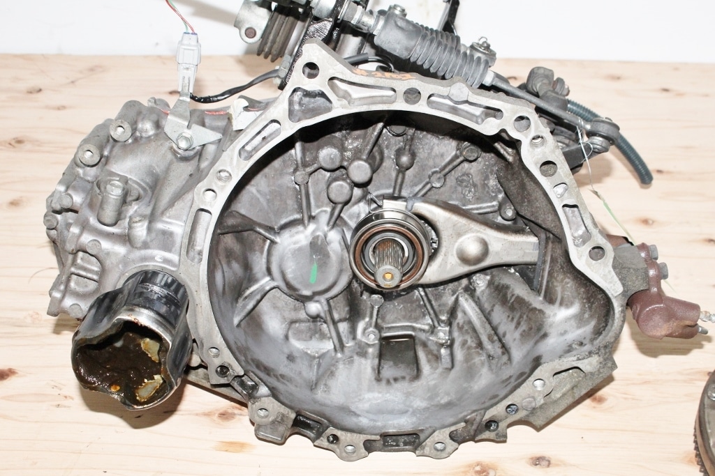 09-10-11-12-13 TOYOTA COROLLA 6 SPEED MANUAL TRANSMISSION 2ZR-FE 1.8L: Image 1